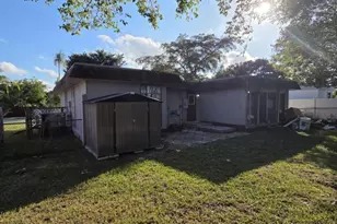 7003 NW 79th St, Tamarac, FL 33321 - Photo 2
