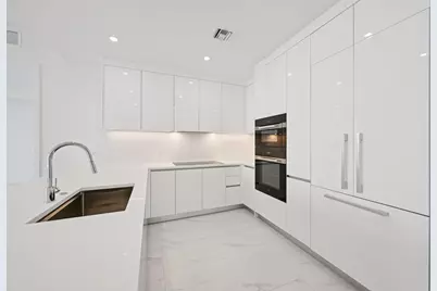 220 Lake Shore Drive #709, West Palm Beach, FL 33403 - Photo 4