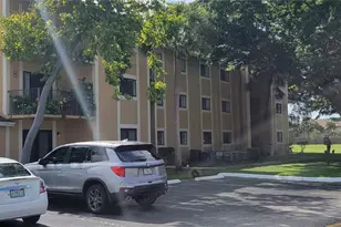 350 Palm Cir, Pembroke Pines, FL 33025 - Photo 2