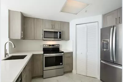 701 Brickell Key Boulevard #2501, Miami, FL 33131 - Photo 2