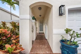 1554 Yellowheart Way, Hollywood, FL 33019 - Photo 8