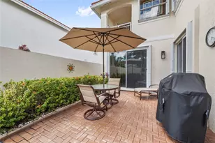 1554 Yellowheart Way, Hollywood, FL 33019 - Photo 10