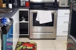 301 Golden Isles Dr, Hallandale Beach, FL 33009 - Photo 14