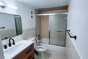 793 NE 206th St, Miami, FL 33179 - Photo 16