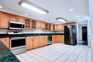 793 NE 206th St, Miami, FL 33179 - Photo 20