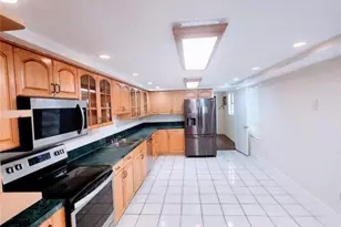 793 NE 206th St, Miami, FL 33179 - Photo 4