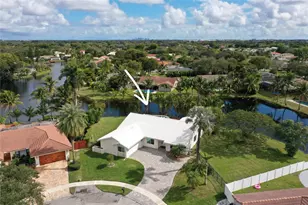 9800 NW 10th Ct, Plantation, FL 33322 - Photo 6