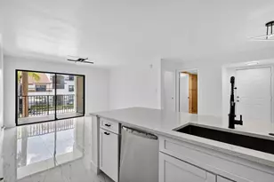 560 S S Park, Hollywood, FL 33021 - Photo 4