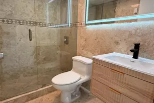 560 S S Park, Hollywood, FL 33021 - Photo 12