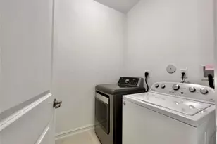 11679 SW 13th Ct, Pembroke Pines, FL 33025 - Photo 22