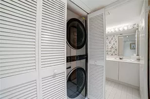 7770 Trent Dr, Fort Lauderdale, FL 33321 - Photo 18