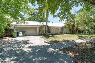 810 SE 10th St, Fort Lauderdale, FL 33316 - Photo 2