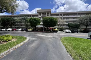 3850 Oaks Clubhouse Dr, Pompano Beach, FL 33069 - Photo 18