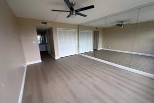 3850 Oaks Clubhouse Dr, Pompano Beach, FL 33069 - Photo 8