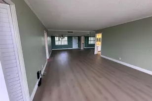 3850 Oaks Clubhouse Dr, Pompano Beach, FL 33069 - Photo 2