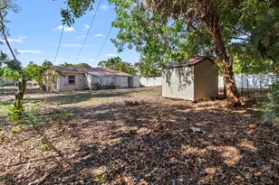 2420 NE 7th Ave, Wilton Manors, FL 33305 - Photo 6