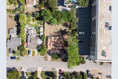 2420 NE 7th Avenue, Wilton Manors, FL 33305 - Photo 1