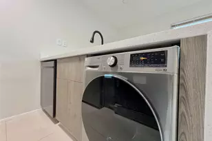 924 NE 17th Terrace, Fort Lauderdale, FL 33304 - Photo 16