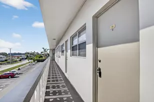 941 Crystal Lake Dr, Deerfield Beach, FL 33064 - Photo 2