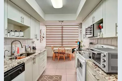 18031 Biscayne Bl #1004-3, Aventura, FL 33160 - Photo 4