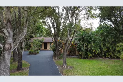 10800 SW 40th Court, Davie, FL 33328 - Photo 2