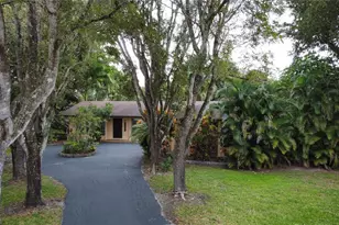 10800 SW 40 Ct, Davie, FL 33328 - Photo 2