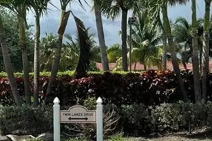 10076 Twin Lakes Dr, Coral Springs, FL 33071 - Photo 1