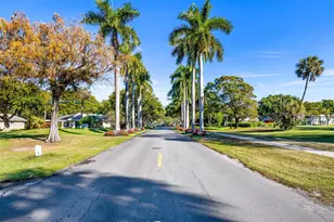 3930 Oaks Clubhouse Dr, Pompano Beach, FL 33069 - Photo 14