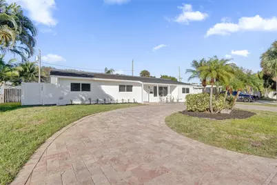 2011 NE 34th Street, Pompano Beach, FL 33064 - Photo 2