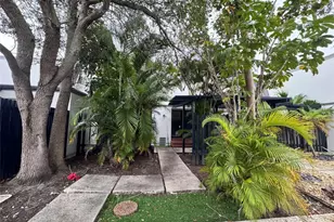 1391 E Golfview Dr, Pembroke Pines, FL 33026 - Photo 1