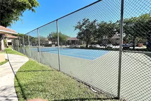 741 NW 104th Ave, Hollywood, FL 33026 - Photo 12