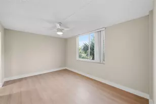 9430 Poinciana Pl, Davie, FL 33324 - Photo 6