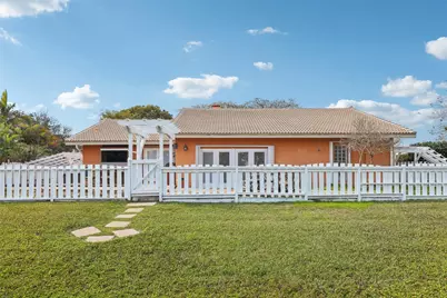 808 E Plantation Circle, Plantation, FL 33324 - Photo 2