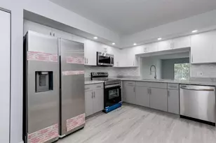 12600 SW 5th Ct, Pembroke Pines, FL 33027 - Photo 4