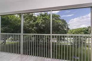 12600 SW 5th Ct, Pembroke Pines, FL 33027 - Photo 4