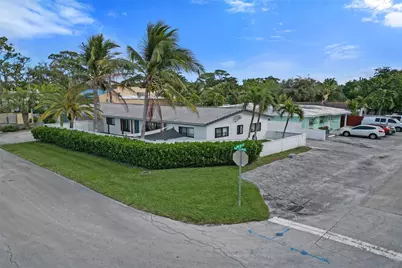 2500 NE 16th Avenue, Wilton Manors, FL 33305 - Photo 2
