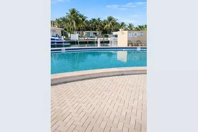 2020 NE 135th Street #502, Miami, FL 33181 - Photo 2