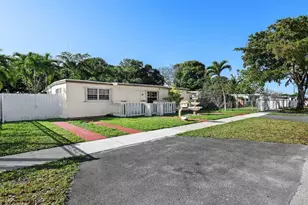 466 E 62nd St, Hialeah, FL 33013 - Photo 2