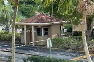 2605 W 67th Pl, Hialeah, FL 33016 - Photo 10