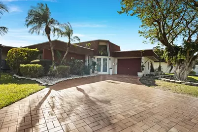 5702 Melaleuca Drive, Tamarac, FL 33319 - Photo 2