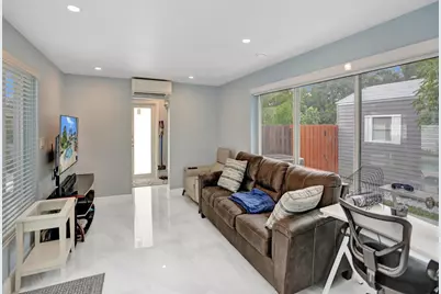 1580 NE 34th Street, Oakland Park, FL 33334 - Photo 14