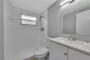 8380 Lagos De Campo Blvd, Tamarac, FL 33321 - Photo 24