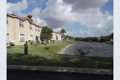 334 SW 86th Avenue #102, Pembroke Pines, FL 33025 - Photo 4