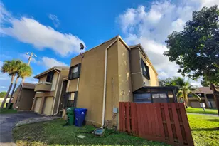 3027 E Missionwood Ln, Hollywood, FL 33025 - Photo 2