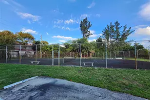 3027 E Missionwood Ln, Hollywood, FL 33025 - Photo 6