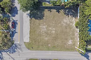 435 NE 25th St, Wilton Manors, FL 33305 - Photo 1