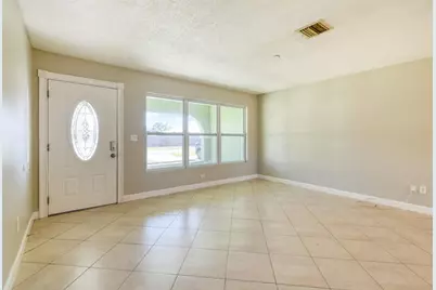 332 NE Cullman Court, Port Saint Lucie, FL 34983 - Photo 4