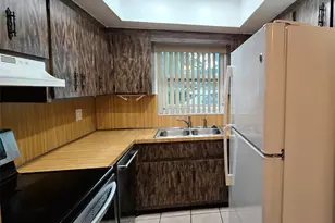 10571 NW 45th St, Coral Springs, FL 33065 - Photo 2