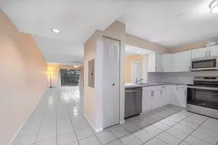 901 SW 141st Ave, Pembroke Pines, FL 33027 - Photo 2