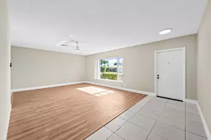 9203 NW 71st St, Tamarac, FL 33321 - Photo 12